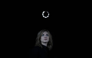 Black Mirror Nanette Cole With Loading Icon Wallpaper