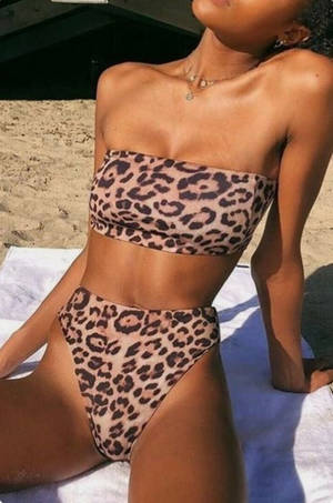 Black Woman In Bikini Cheetah Print Wallpaper