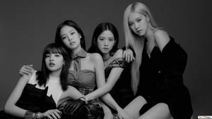 Blackpink And Jennie Kim Sexy Pose Wallpaper