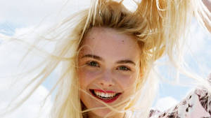 Blissful Girl Elle Fanning Wallpaper