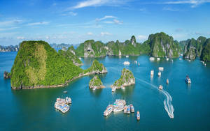 Boat At Ha Long Bay Wallpaper