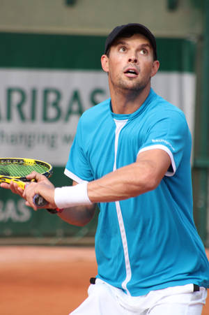 Bob Bryan Looking Up Wallpaper