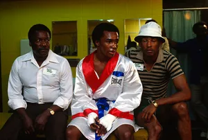 Boxing Legend Ray Leonard In Red And White Wallpaper