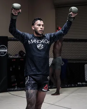 Brad Tavares Hands Up Wallpaper