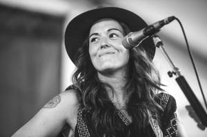 Brandi Carlile Looking Sideways Wallpaper