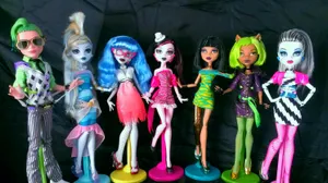 Bratz Aesthetic Disco Dolls Wallpaper