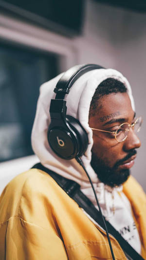 Brent Faiyaz Beats Headphones Wallpaper