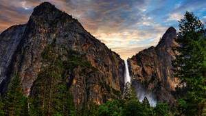 Bridalveil Fall In Yosemite National Park Wallpaper