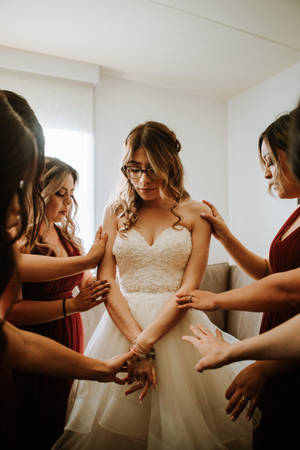 Bride With Her Bridesmaids Wallpaper