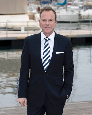 British Canadian Kiefer Sutherland Formal Suit Wallpaper