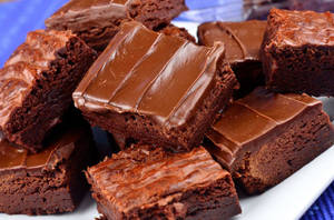Brownies With Choco Spread Wallpaper