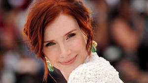 Bryce Dallas Howard Smiling White Aesthetic Outfit Wallpaper