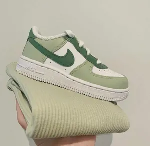 Bubblegum Green Shoes Wallpaper