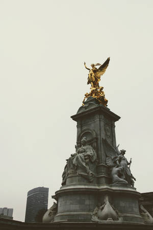 Buckingham Palace Sculpture Wallpaper