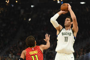 Bucks Brook Lopez Jump Shot Wallpaper