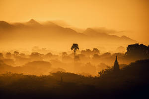 Burma Artistic Tourist Photo Wallpaper