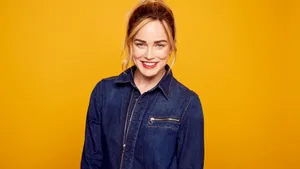 Caity Lotz Blonde Hair Wallpaper