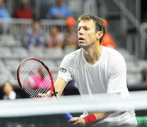 Canadian Tennis Pro - Daniel Nestor Behind The Net Wallpaper