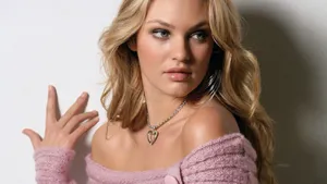 Candice Swanepoel In Pink Top Wallpaper