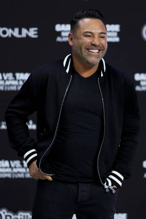 Candid Charm - Oscar De La Hoya Wallpaper