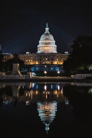 Capitol Hill Reflecting On Clear Lake Wallpaper