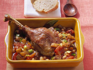 Caption: A Traditional Goose Cassoulet Served Exquisitely Wallpaper