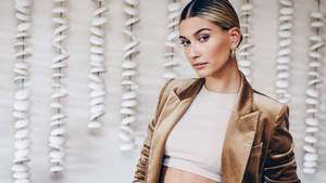 Caption: Diva On The Streets: Hailey Bieber Flaunts Her Impeccable Fashionable Style Wallpaper