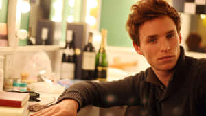 Caption: Eddie Redmayne Posing At A Film Premiere Event. Wallpaper