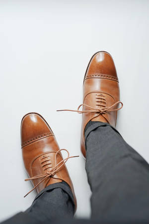 Caption: Elegant Paul Stuart Brown Dress Shoes Wallpaper