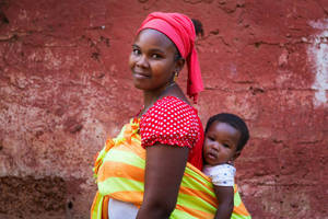 Caption: Heartwarming Scene Of A Mother And Child In Guinea-bissau Wallpaper