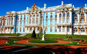 Caption: Majestic Garden Statue At Catherine Palace Wallpaper