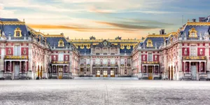 Caption: Majestic View Of Palace Of Versailles' Courtyard Wallpaper