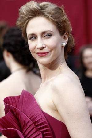 Caption: Vera Farmiga At The Academy Awards 2010 Wallpaper