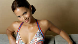 Captivating Elegance Of Halle Berry Wallpaper