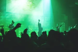 Captivating Music Festival Crowd Wallpaper