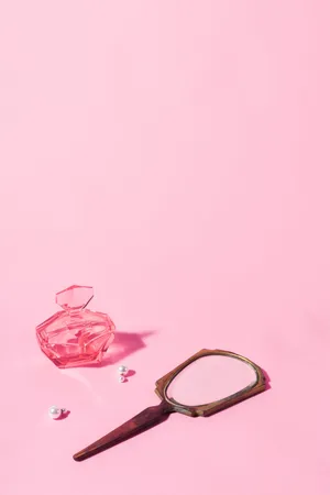 Captivating Pastel Beauty Reflection Wallpaper