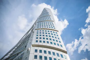 Captivating Turning Torso Skyscraper Against The Sky Wallpaper