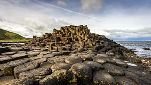 Captivating View Of The Majestic Giant's Causeway Wallpaper