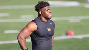 Carl Lawson Concentrating Wallpaper