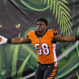 Carl Lawson Entering Stadium Wallpaper