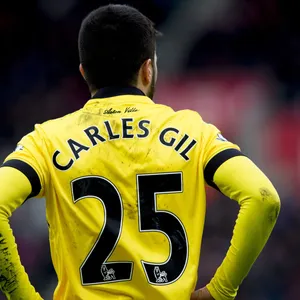 Carles Gil Wearing Yellow Jersey Wallpaper
