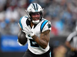 Carolina Panthers Player Dj Moore Against San Francisco 49ers Wallpaper