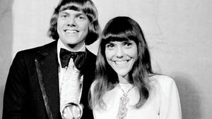 Carpenters At Grammy Awards 1970 Wallpaper