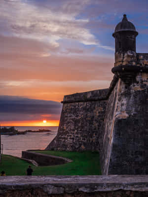 Castillo San Felipe Del Morro At Sunset Wallpaper