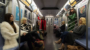 Cate Blanchett Ocean's 8 Subway Scene Wallpaper