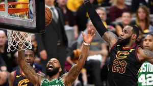 Cavaliers Lebron James Versus Celtics Marcus Morris Wallpaper