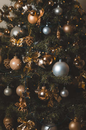 Celebrate The Spirit Of Christmas With An Aesthetic Christmas Tree Wallpaper