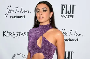 Charli Xcx At Ny Fashion Awards Wallpaper