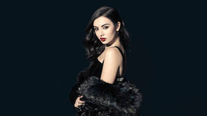 Charli Xcx In All Black Wallpaper