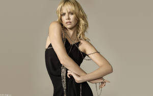 Charlize Theron Looks Elegant In A Black Dress And Chains Wallpaper